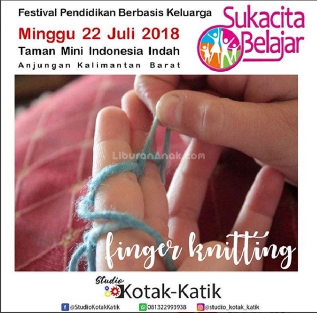 Finger Knitting at Taman Mini Indonesia Indah