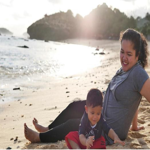 Pantai Indah di Pacitan , Pantai Watu Karung.. bisa sunsetan sambil ajak anak main pasir!